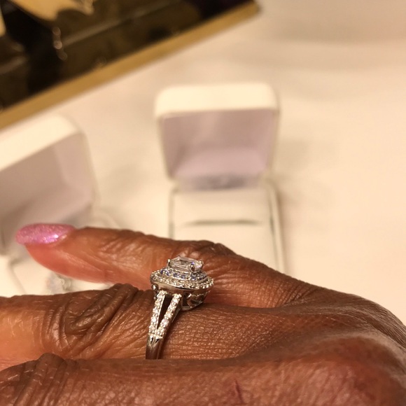 Sterling Silver White & Blue Cubic Zirconia Ring - Picture 4 of 6